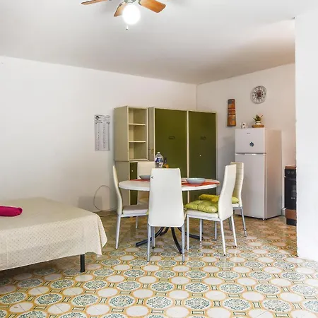 Apartment Beautiful Apartment In Capaci With House Sea View